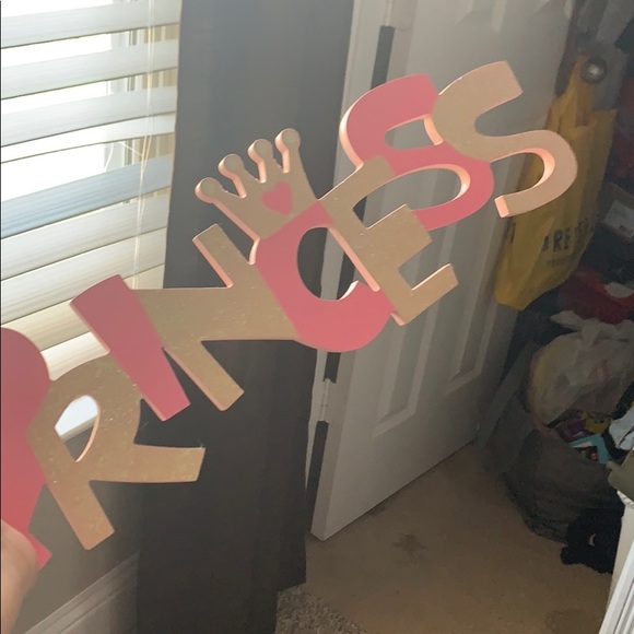 Princess sign - Picture 2 of 5